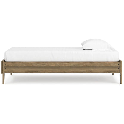 Signature Design by Ashley Deanlow Honey Platform Bed